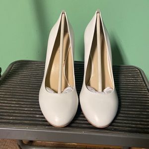 Brand New never worn Nine West -White leather with wood heel.